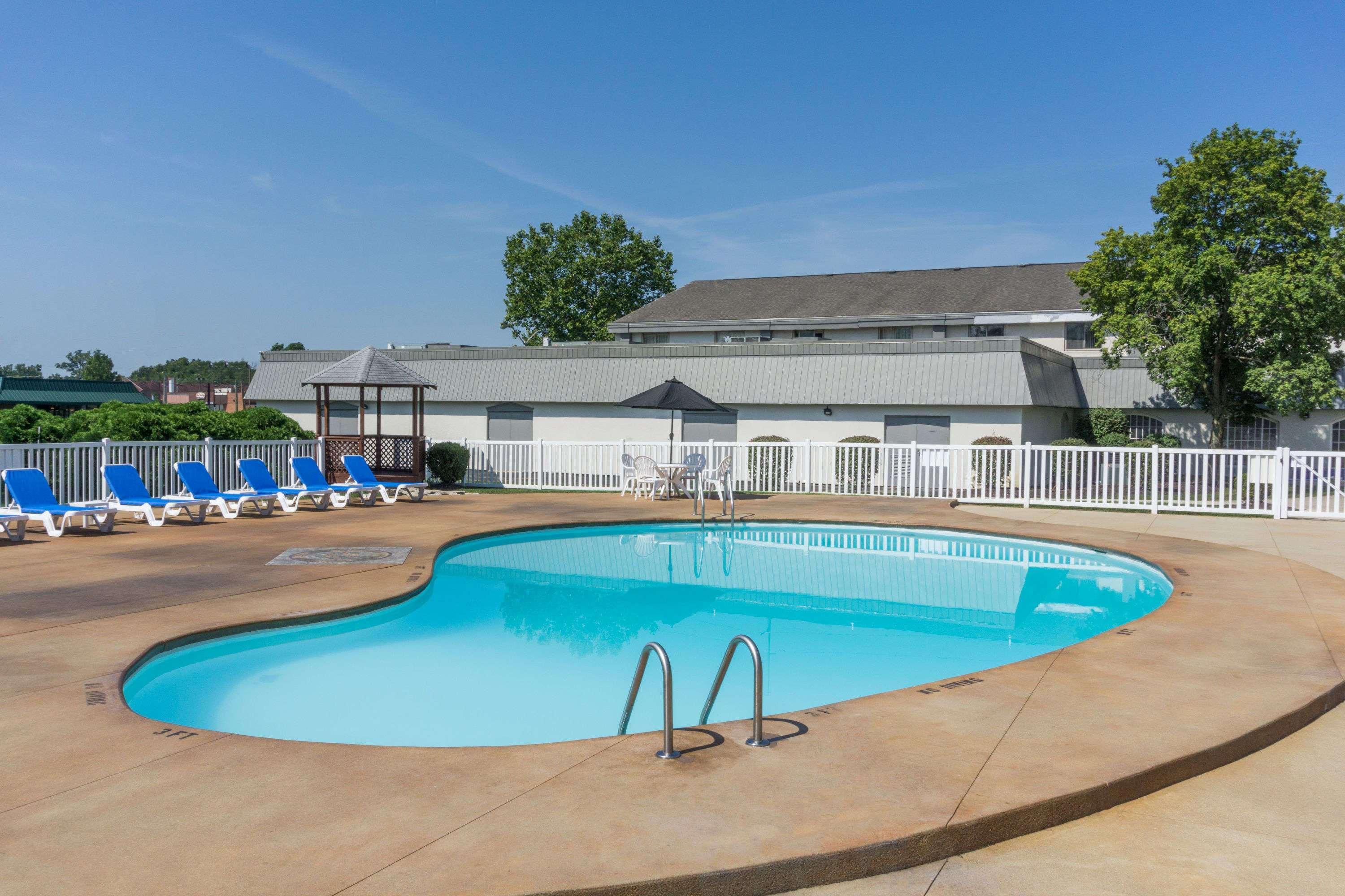 Days Inn By Wyndham Columbus East Airport Exterior foto